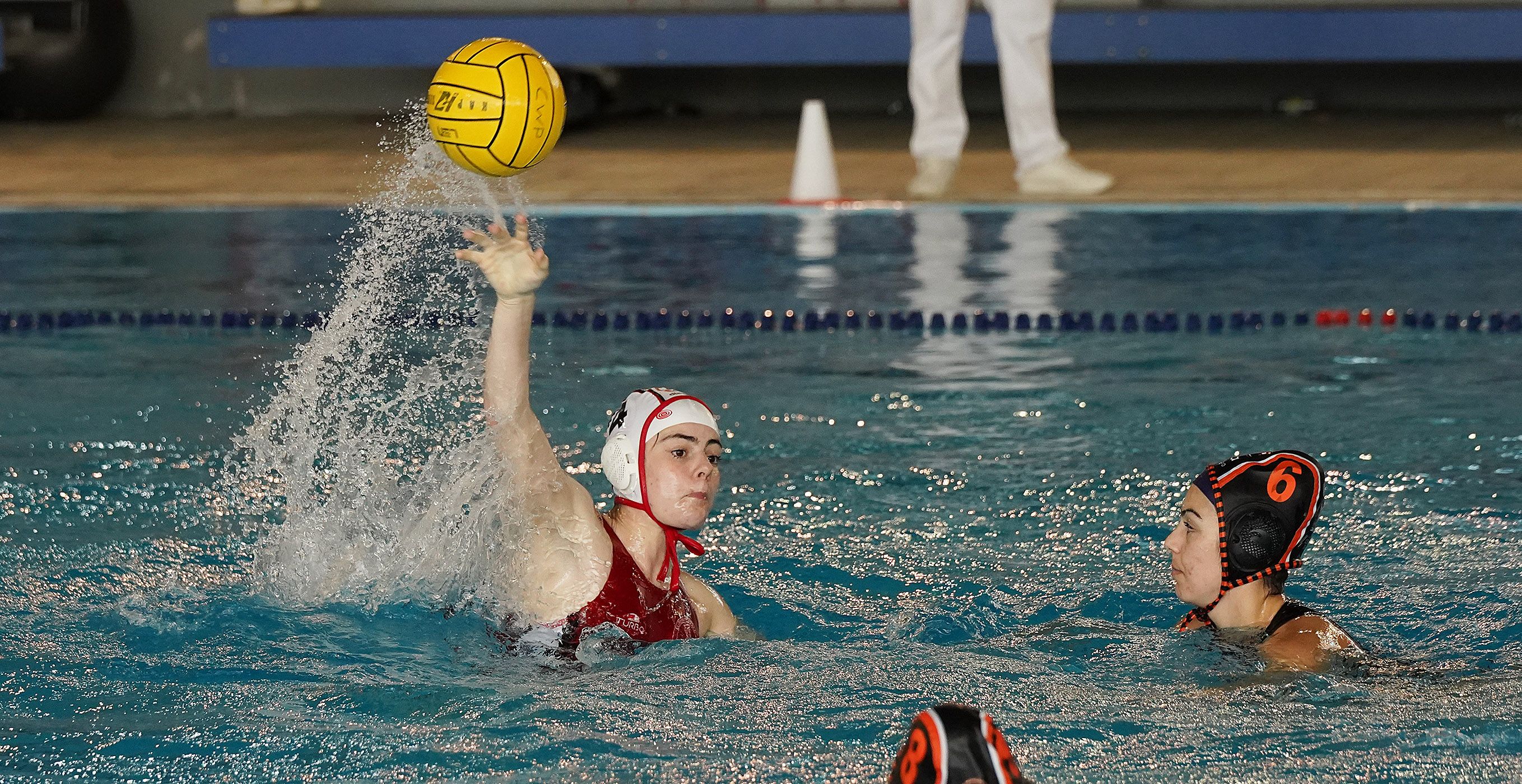 Partido entre o Waterpolo Pontevedra e o CW Turia en Rías do Sur