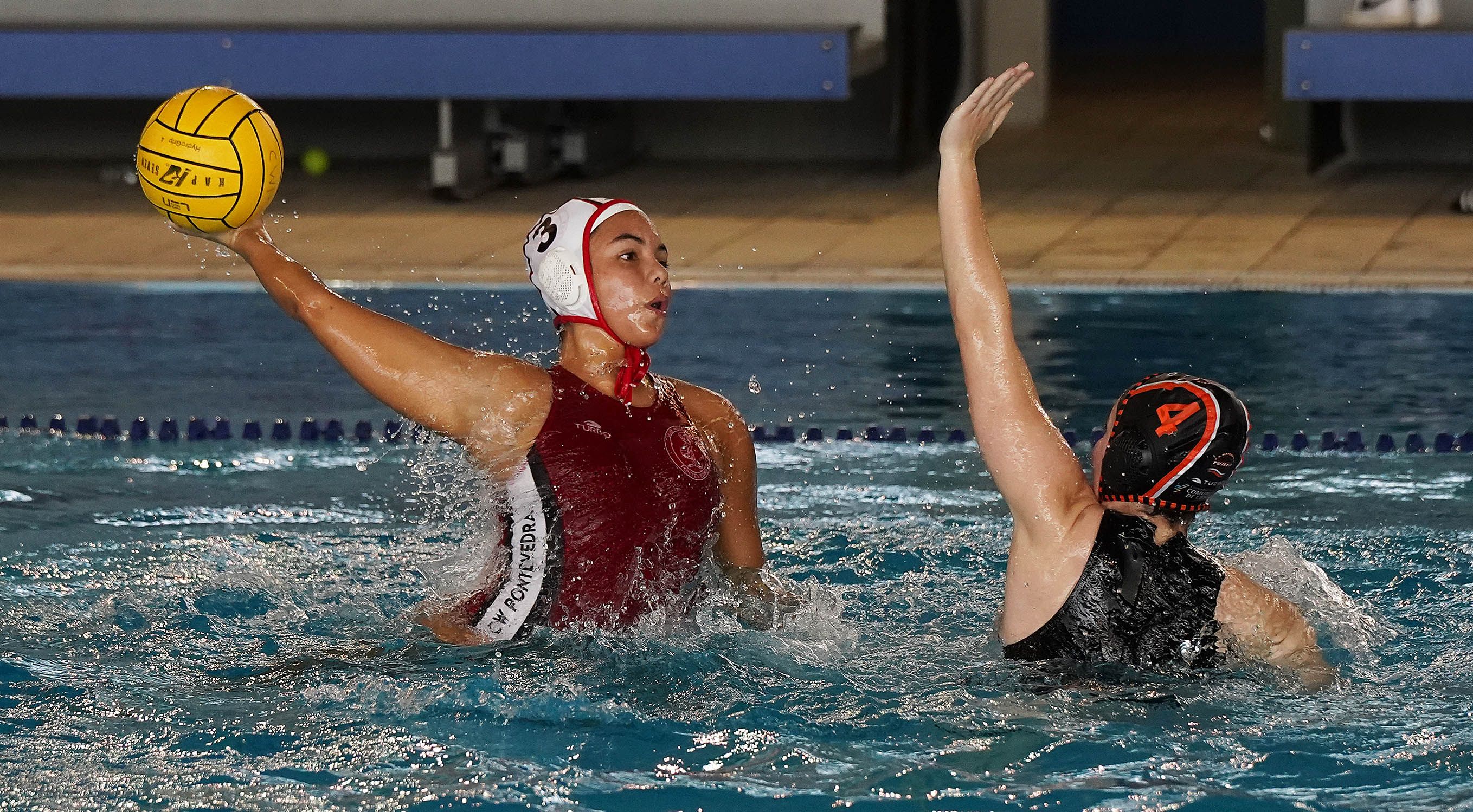 Partido entre o Waterpolo Pontevedra e o CW Turia en Rías do Sur