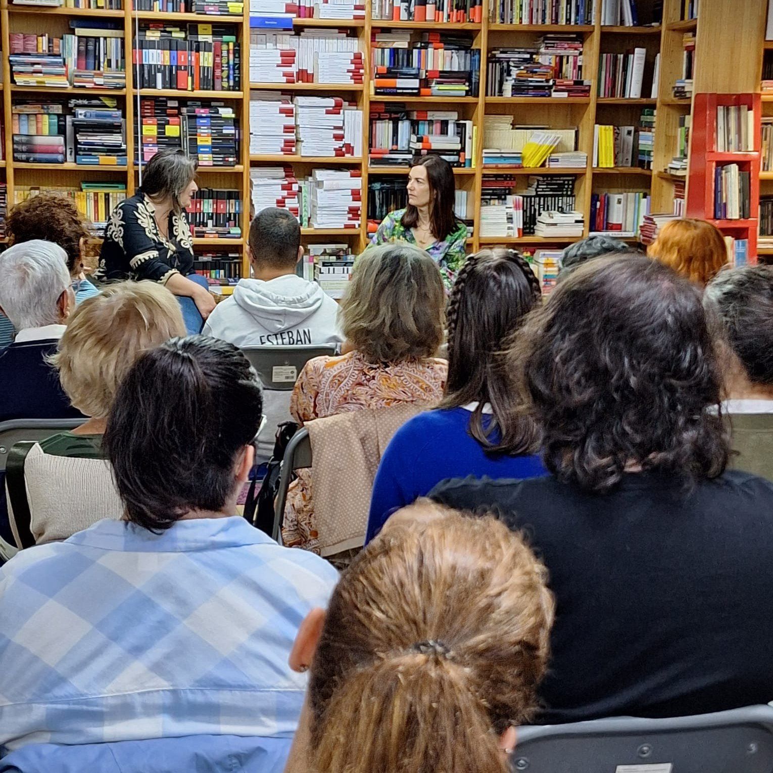 Actividade na Libraría Paz