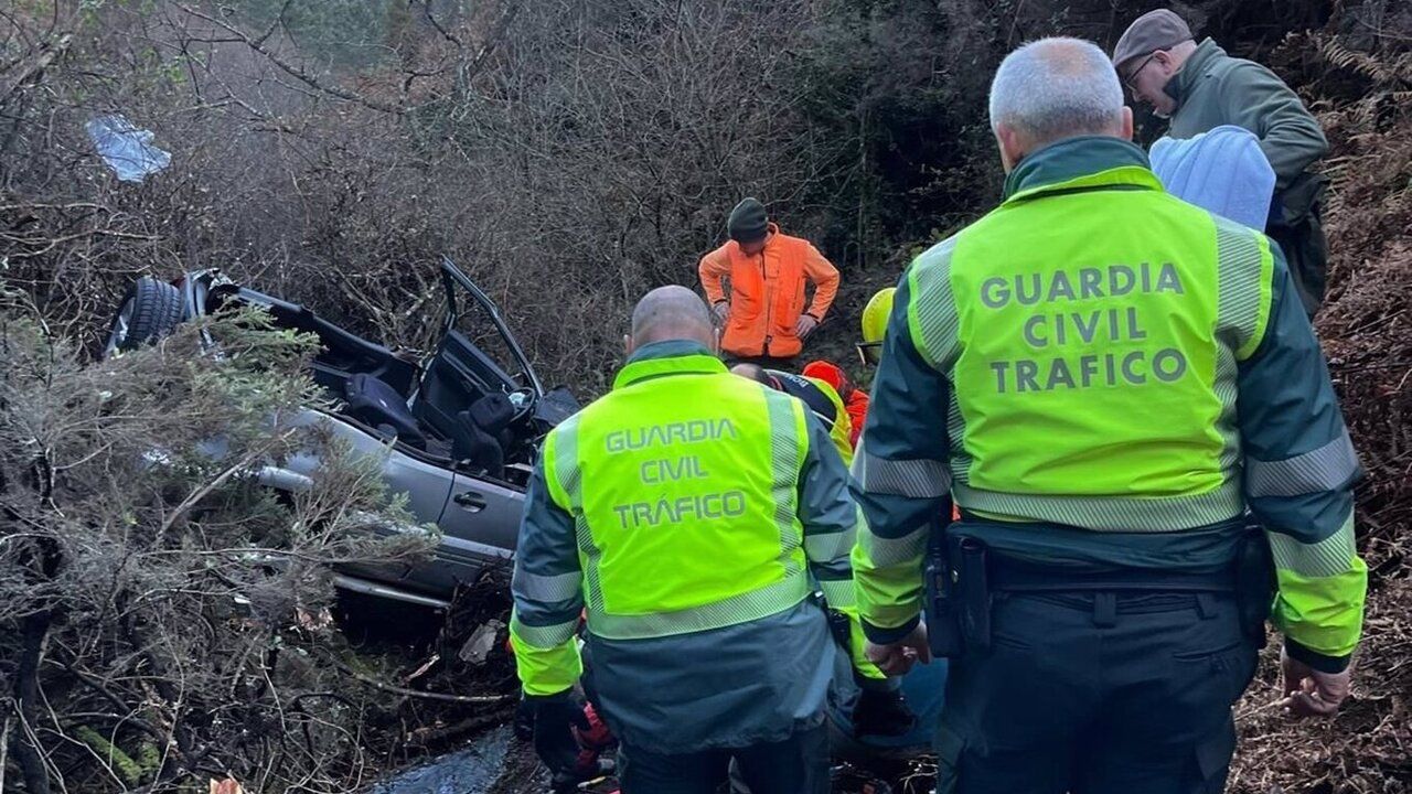 Rescate de un vehículo accidentado en Moterrei