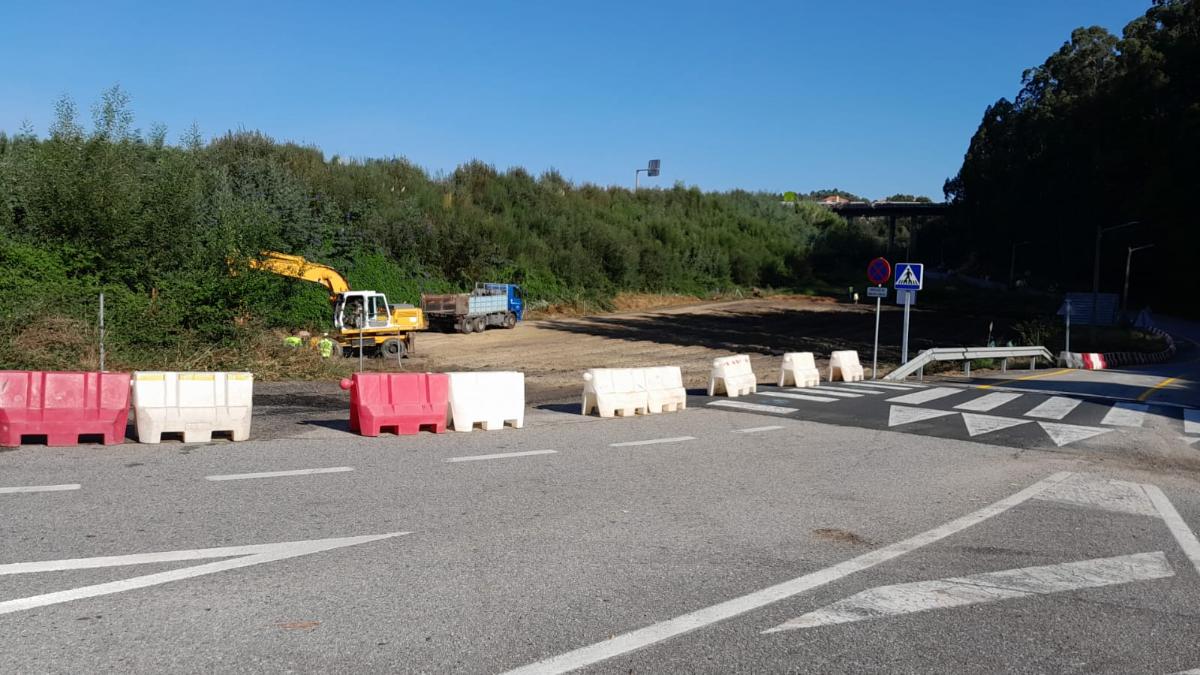 Obras en el aparcamiento de Ameal, en O Campo, en Marín