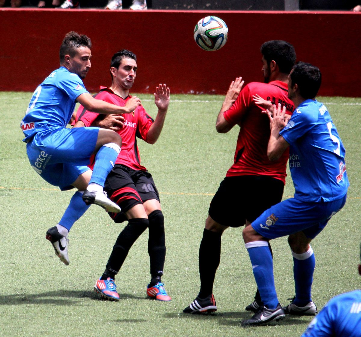 Partido entre Mensajero y Pontevedra en el Estadio Silvestre Carrillo