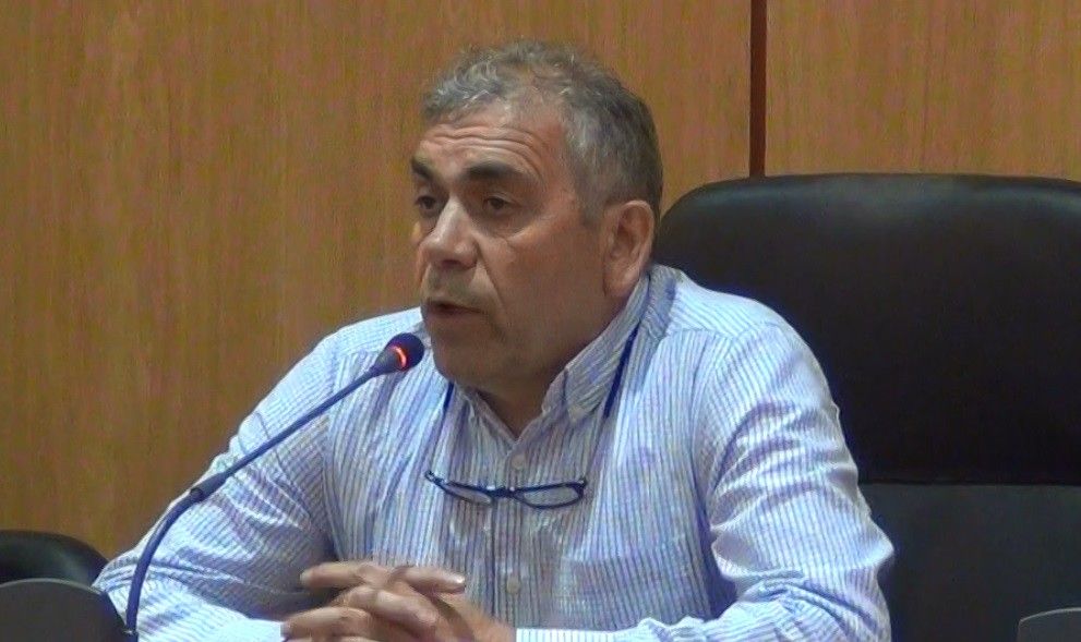 Manolo Abalo, presidente del Arosa, durante la asamblea de socios en la que fue reelegido