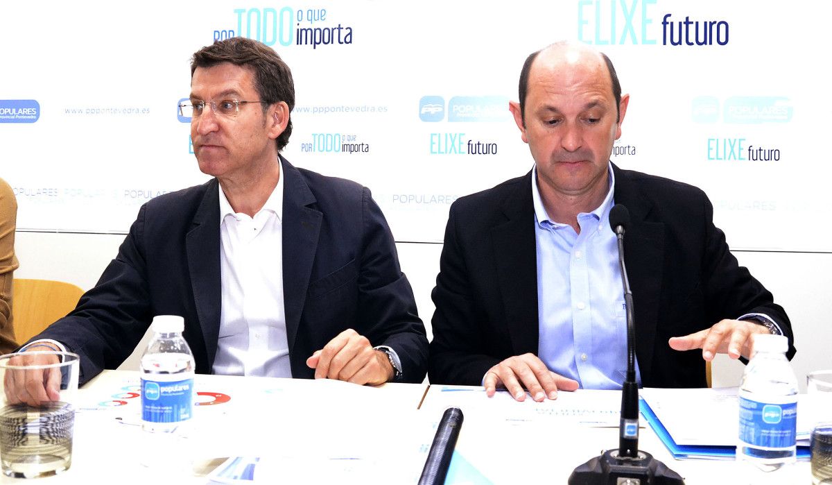 Alberto Núñez Feijóo con Rafael Louzán en la Xunta provincial del PP