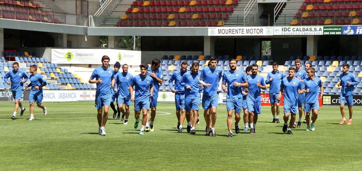 Entrenamiento del Pontevedra en Pasarón