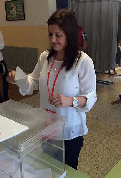 Fátima Abal vota nas eleccións locais do 24-M