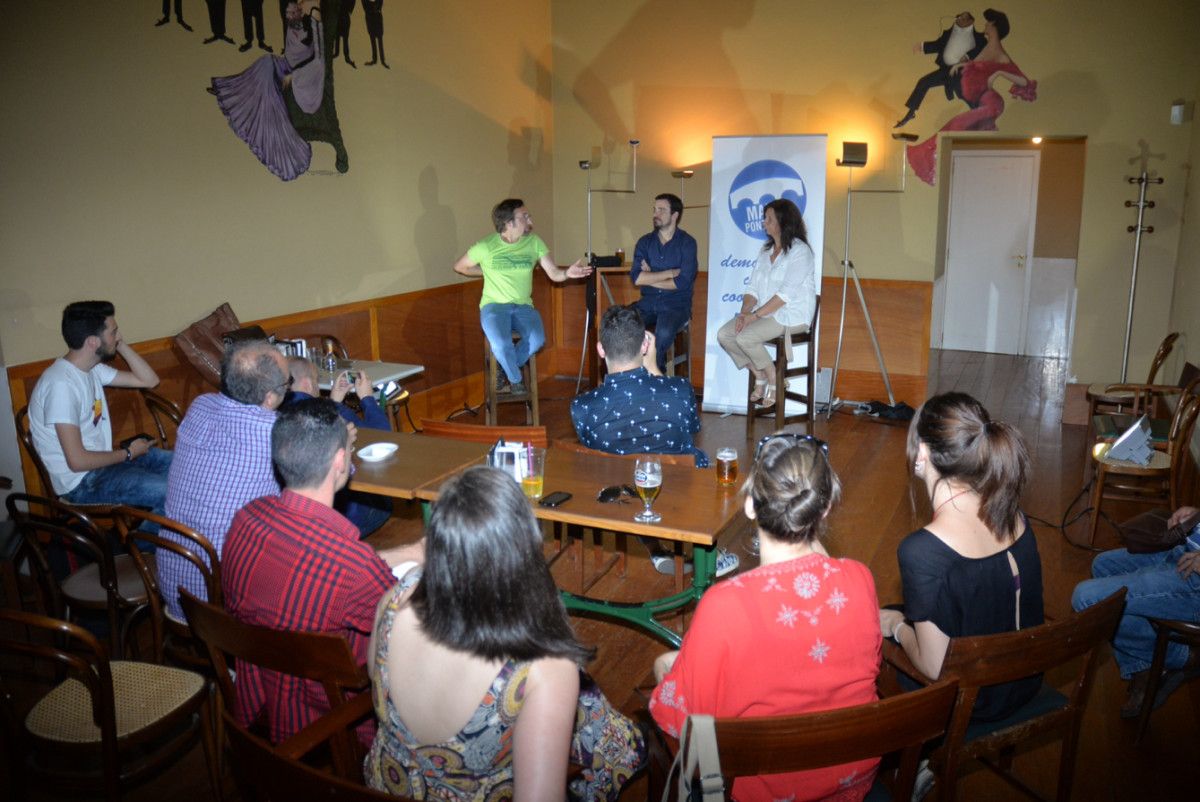 Reunión de Alberto Garzón (IU) con Marea Pontevedra