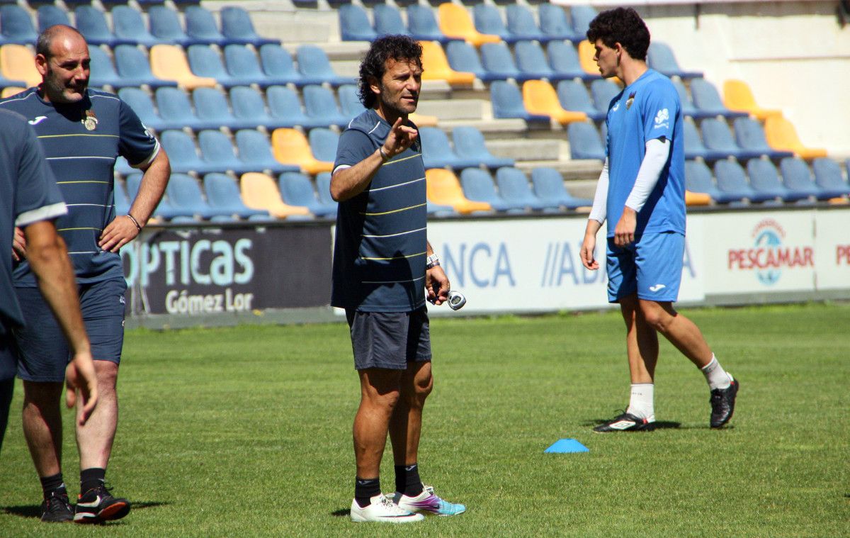 Luisito, durante el último entrenamiento antes del partido ante el Haro