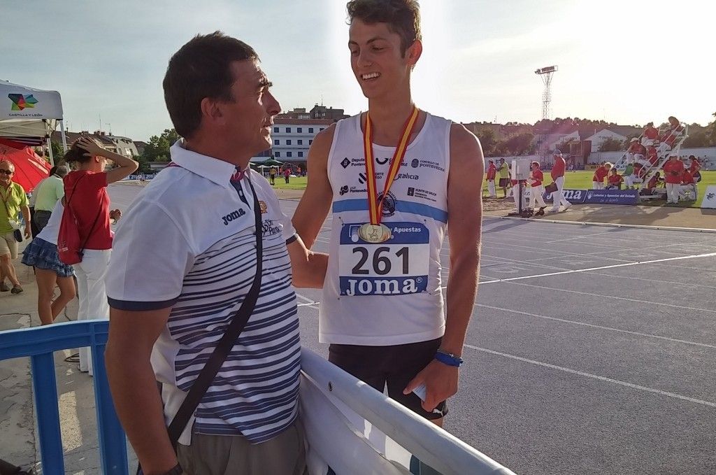 Darío Costas, junto a su entrenador Santi Ferrer en Valladolid