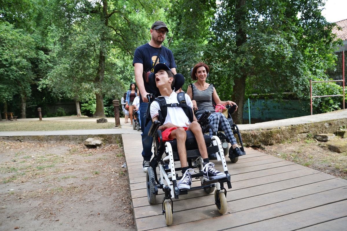 Salida guiada de personas con parálisis cerebral para conocer el río Gafos