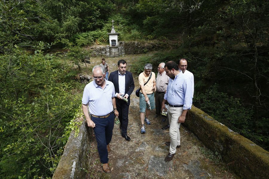 Visita del conselleiro de Cultura al puente Almofrei