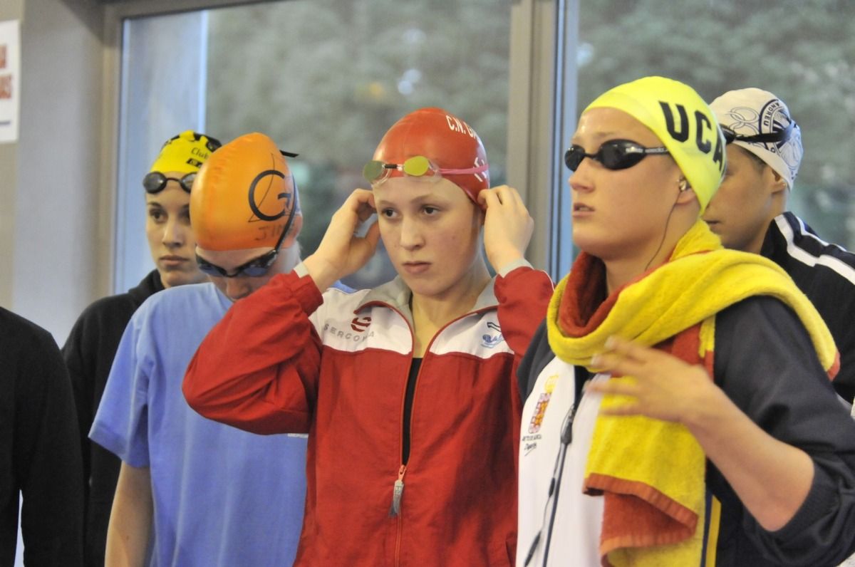 Bea Gómez instantes antes de la final de 800 libres del Open de natación de Pontevedra