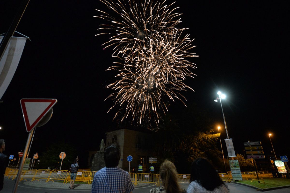 Fuegos artificiales del sábado de inicio de las Fiestas de la Peregrina 2015