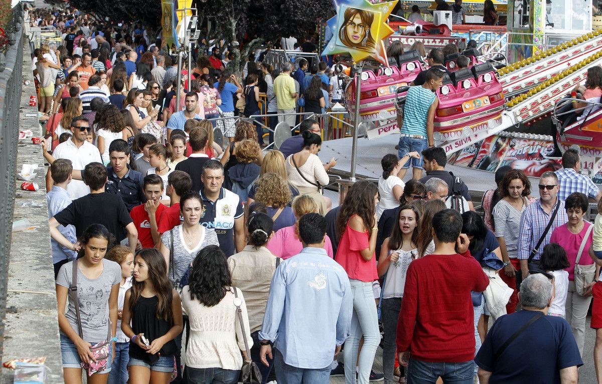 Día del niño en las atracciones de la Fiesta de la Peregrina