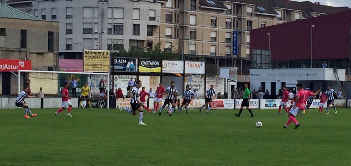 Partido entre Lealtad y Pontevedra en Las Callejas