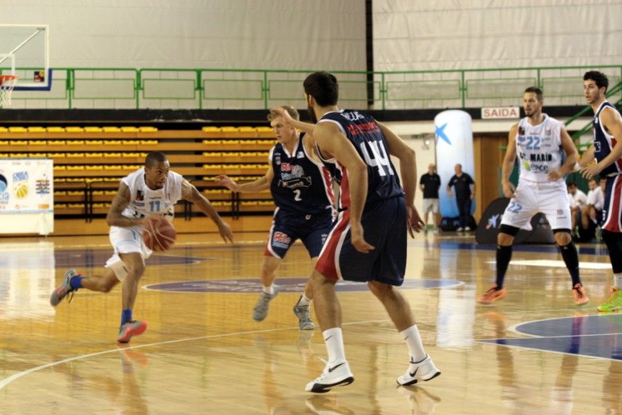 Partido entre el Peixe Galego y el Obradoiro en la Copa Galicia de baloncesto