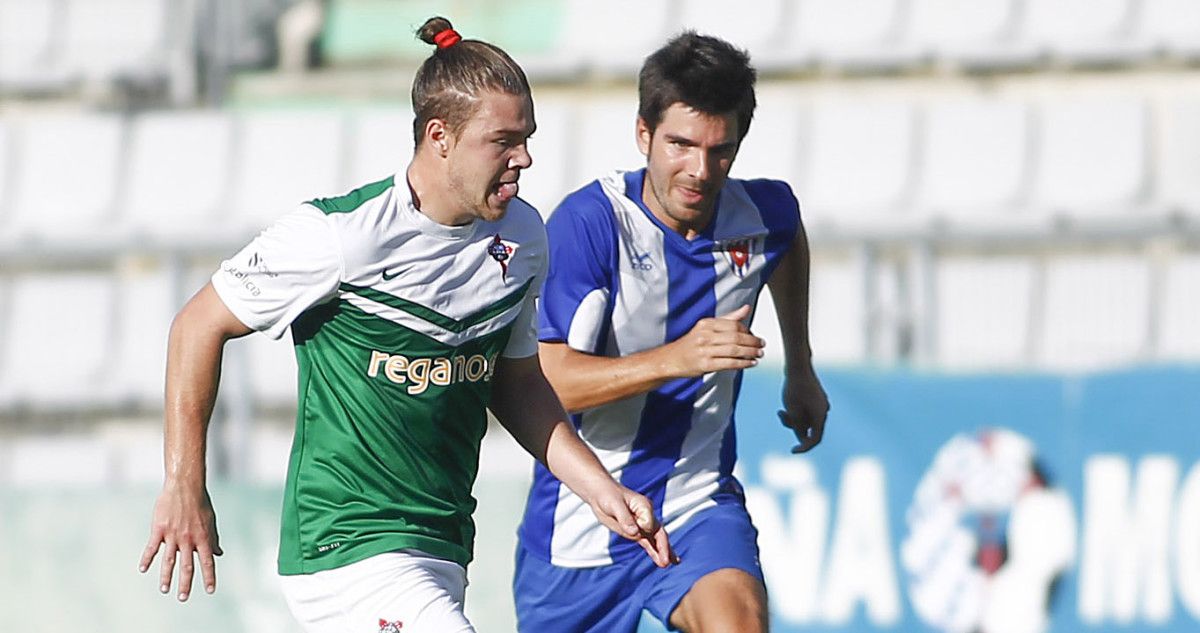 Samuel Piette en un partido con el Racing de Ferrol