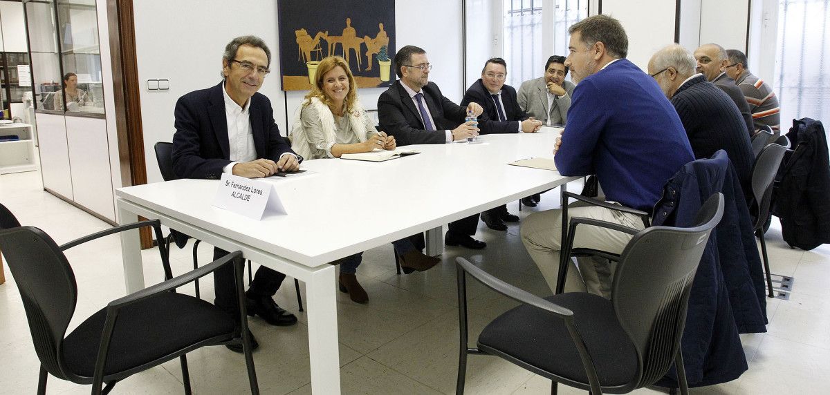 Reunión de directivos de Funespaña con vecinos de San Mauro y la oposición municipal