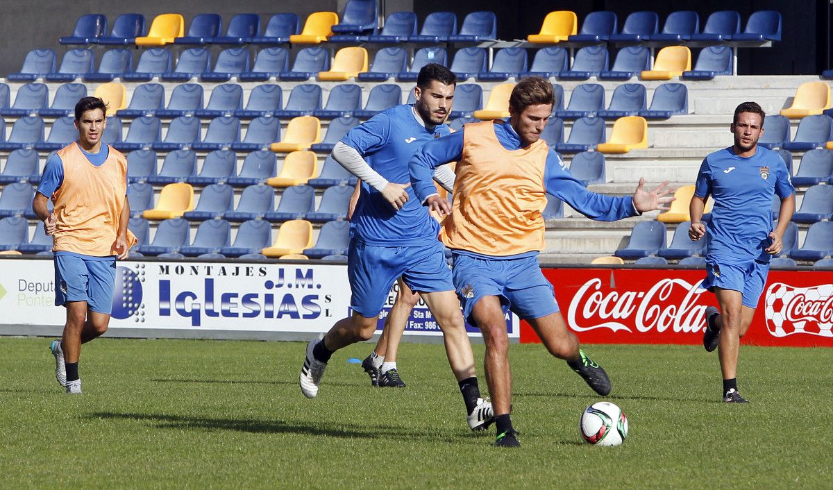 Entrenamiento del Pontevedra en Pasarón