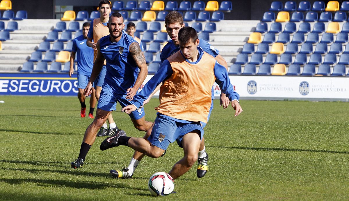 Entrenamiento del Pontevedra en Pasarón