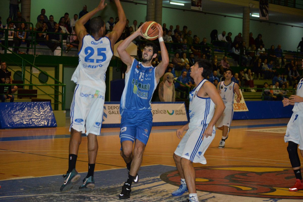 Partido entre Peixe Galego y Basquet Tarragona en A Raña