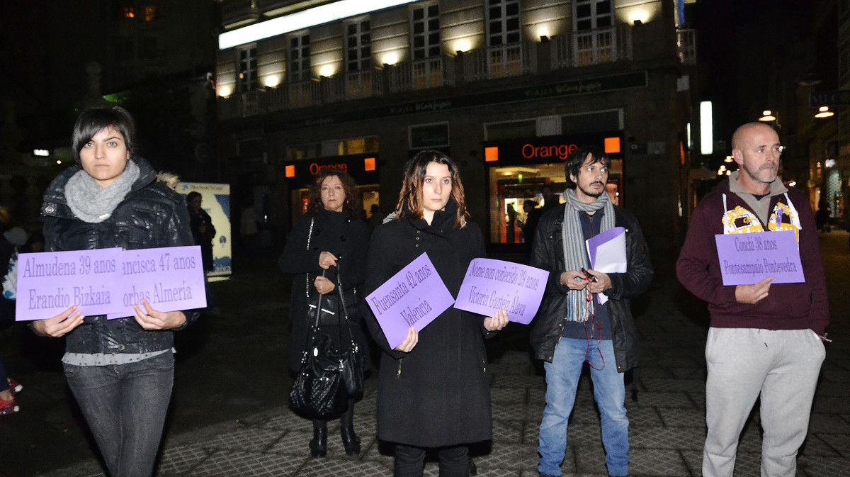 Acción de la Plataforma Feminista Galega en Pontevedra con motivo del 25-N