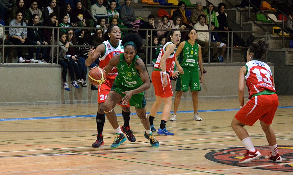 Yanique Gordon en el partido entre Arxil y GDKO