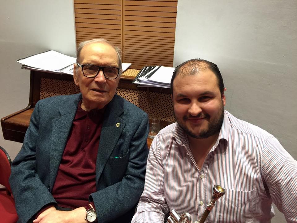 Esteban Batallán (derecha) con el compositor Ennio Morricone