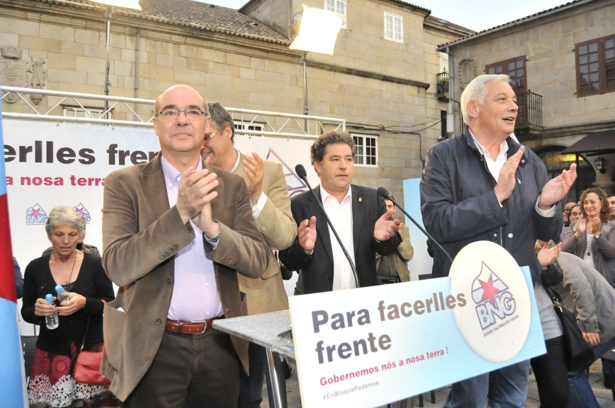 Francisco Jorquera, Carlos Aymerich, Miguel Fernández Lores e Guillerme Vázquez no comezo do mitin