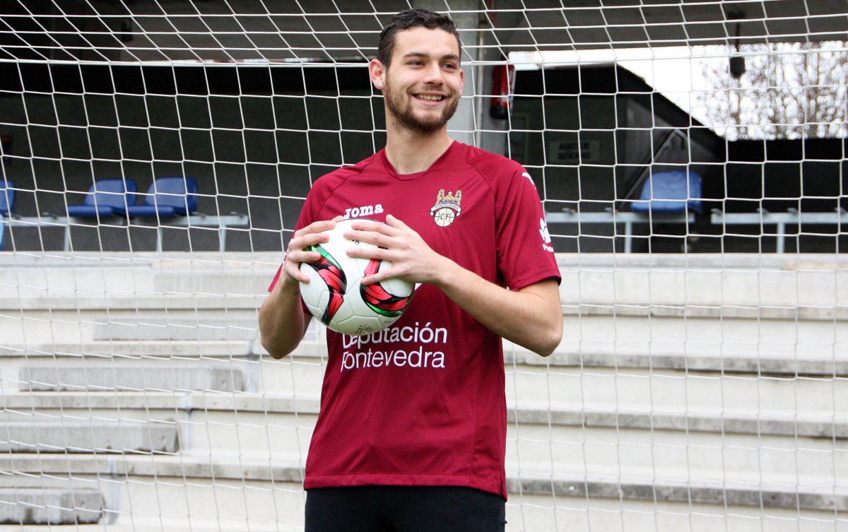 Vicent Company en su presentación como jugador del Pontevedra