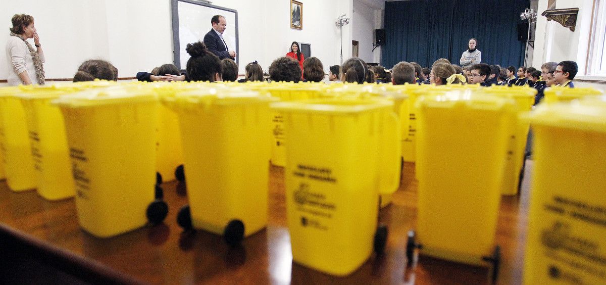 Proyección de un video divulgativo de Sogama en el colegio Doroteas