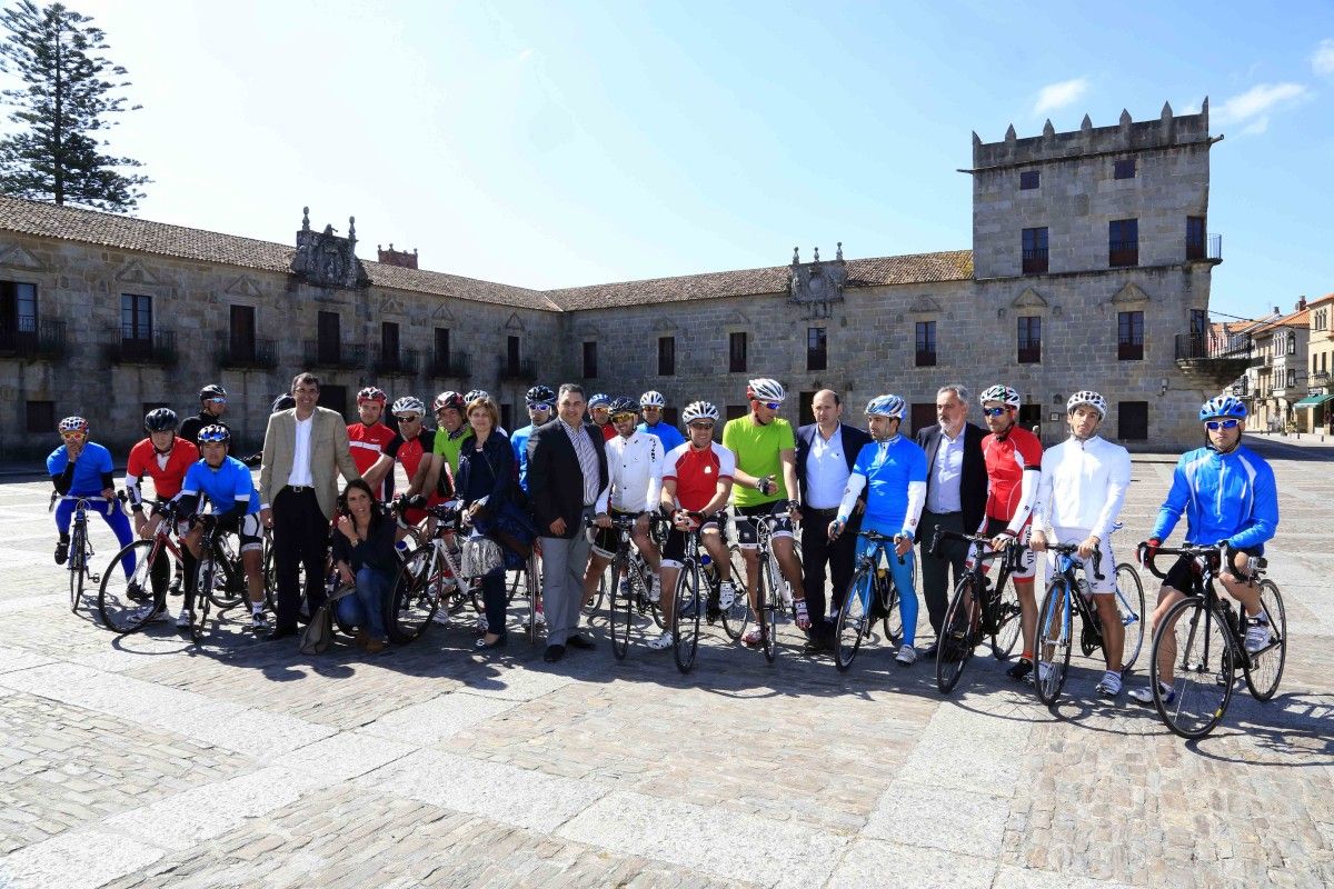 Plaza de Fefiñáns, grabación de un spot de La Vuelta ciclista