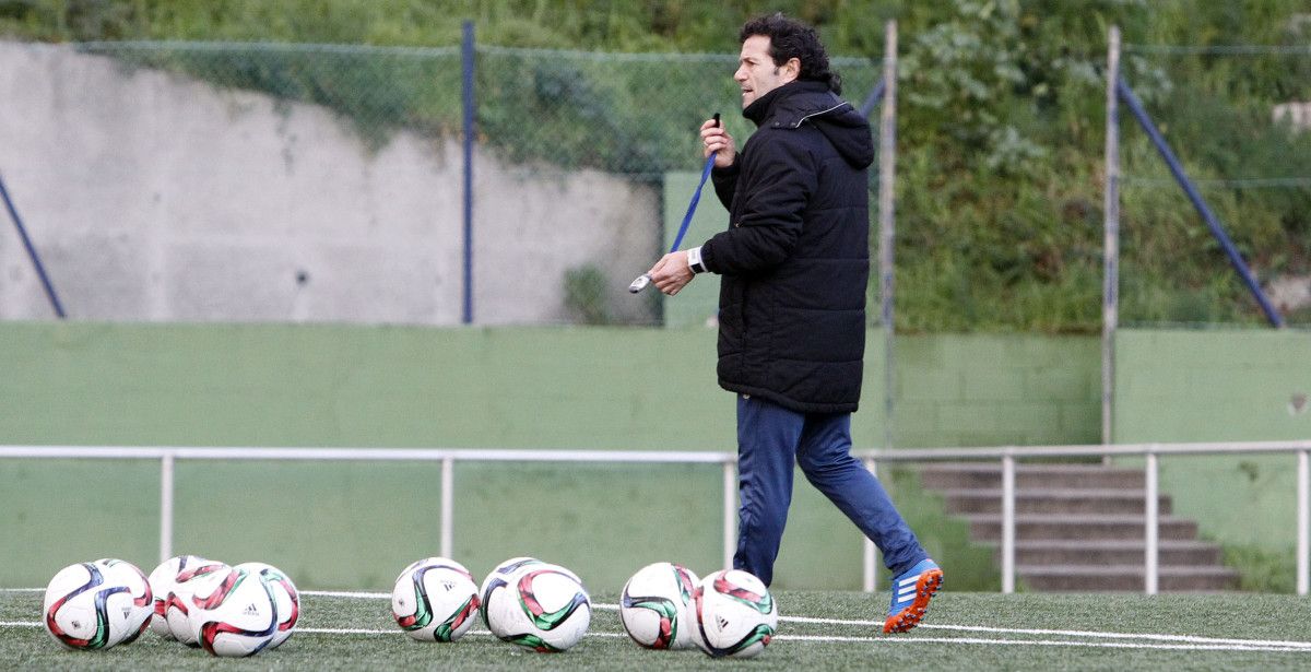 Luisito durante un entrenamiento del Pontevedra en Príncipe Felipe