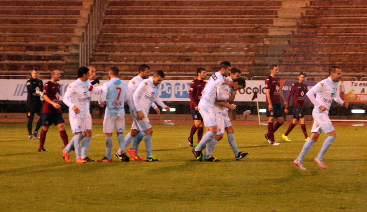 Los jugadores del Compostela celebran el 1-0 ante el Pontevedra en San Lázaro