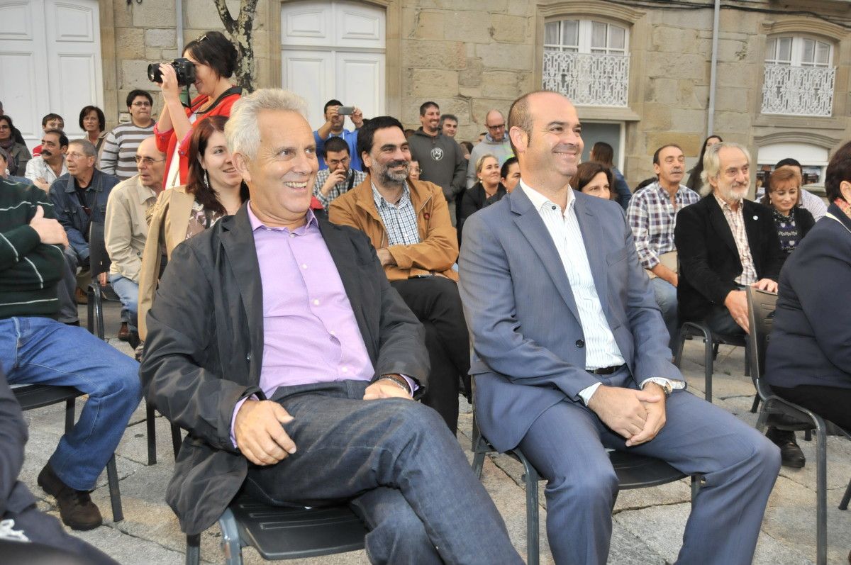 Luciano Sobral e Félix Juncal, alcaldes de Poio e Bueu, durante o mitin do BNG