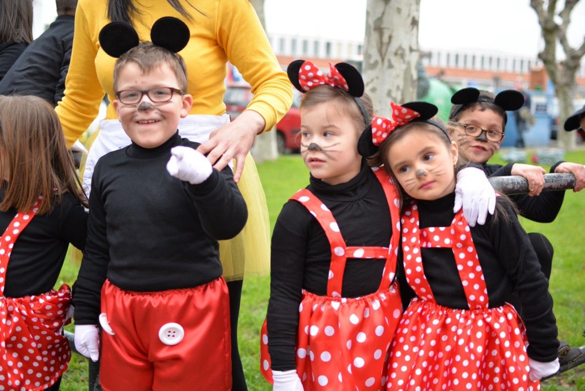 Participantes en el desfile de carnaval 2016 en Marín