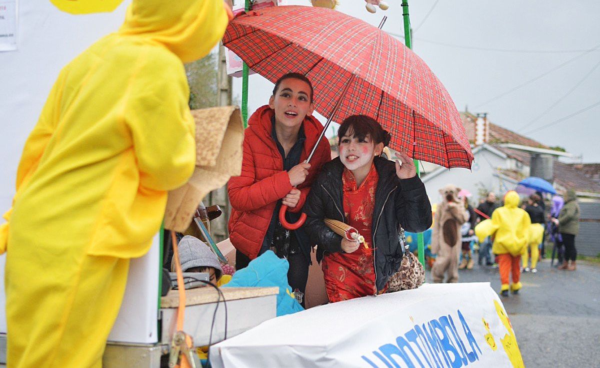 Participantes en el desfile de carnaval de Poio