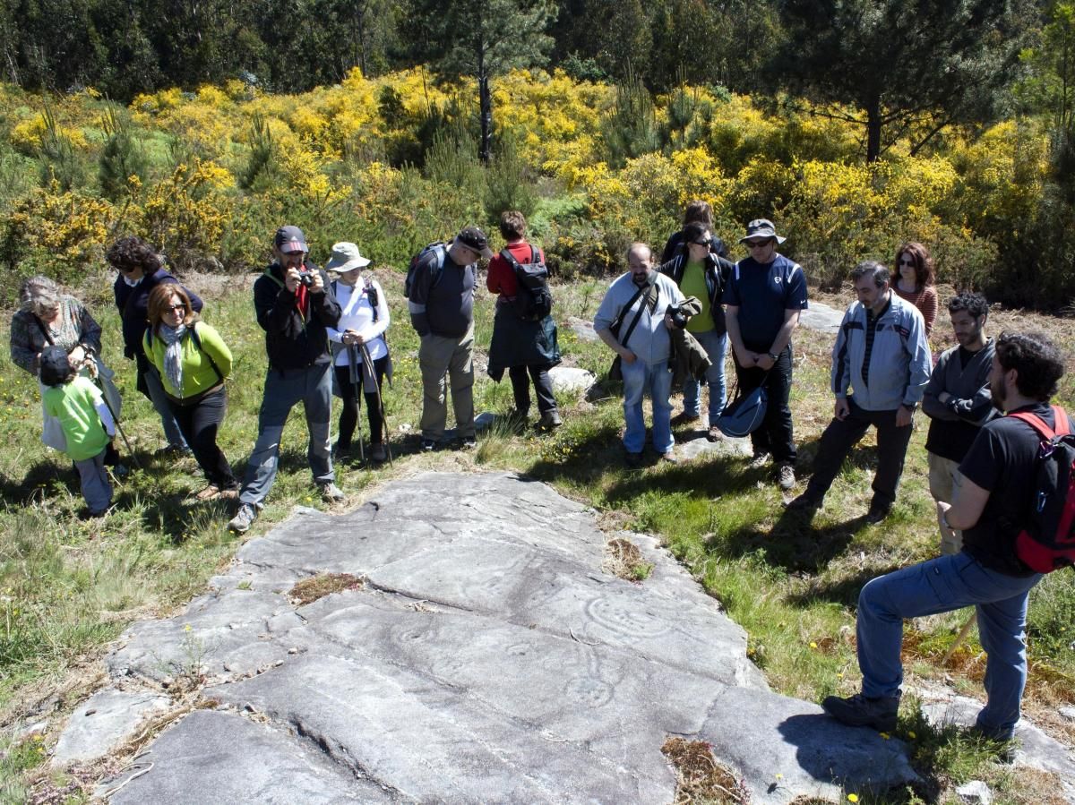 Paseo de miembros del Colegio de Abogados por el Espazo Natural de Sete Camiños