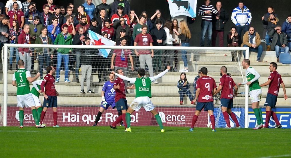 Partido entre Pontevedra y Racing de Ferrol en Pasarón