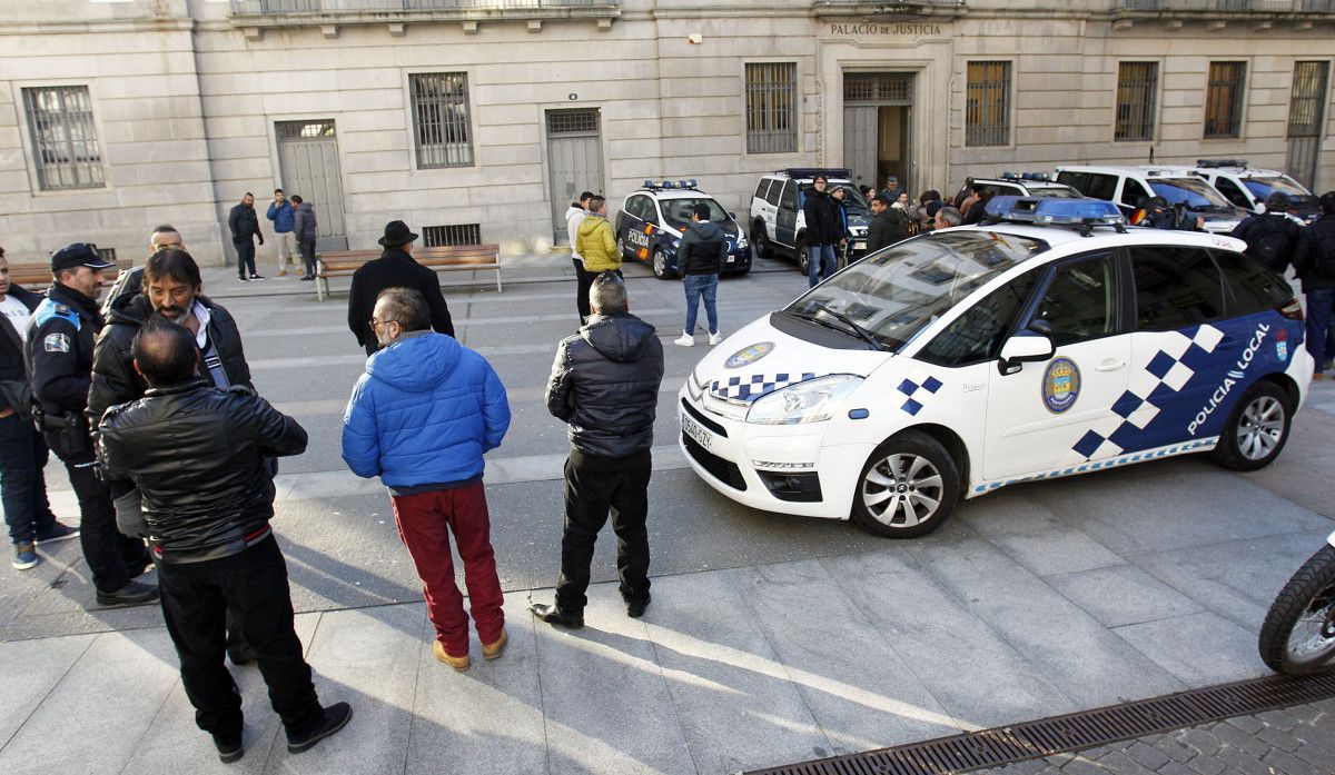 Despliegue policial ente el Pazo de Xustiza