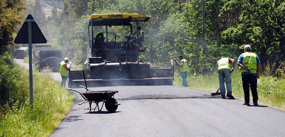 Obras de asfaltado del vial Ponte Caldelas-A Fraga