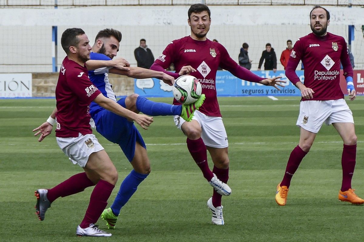 Partido entre Izarra y Pontevedra en Merkatondoa