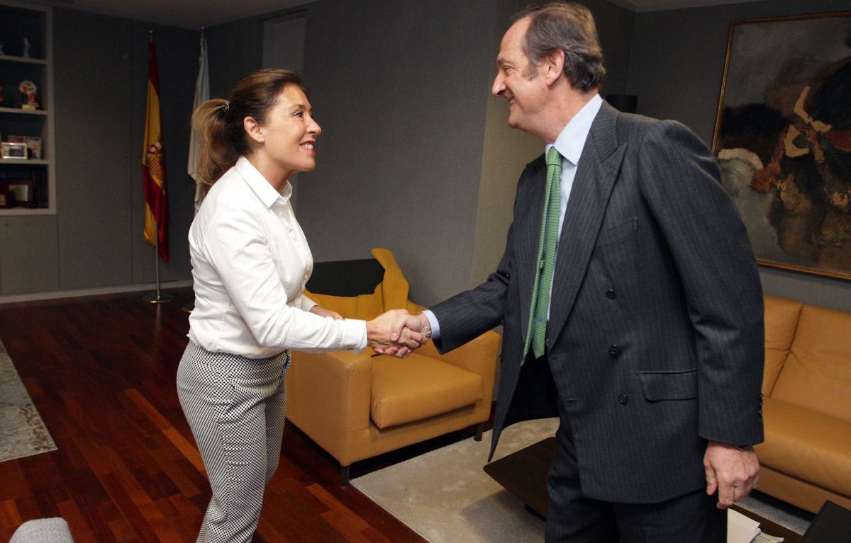 Reunión entre Ignacio de Colmenares, vicepresidente de Ence, y la conselleira Beatriz Mato