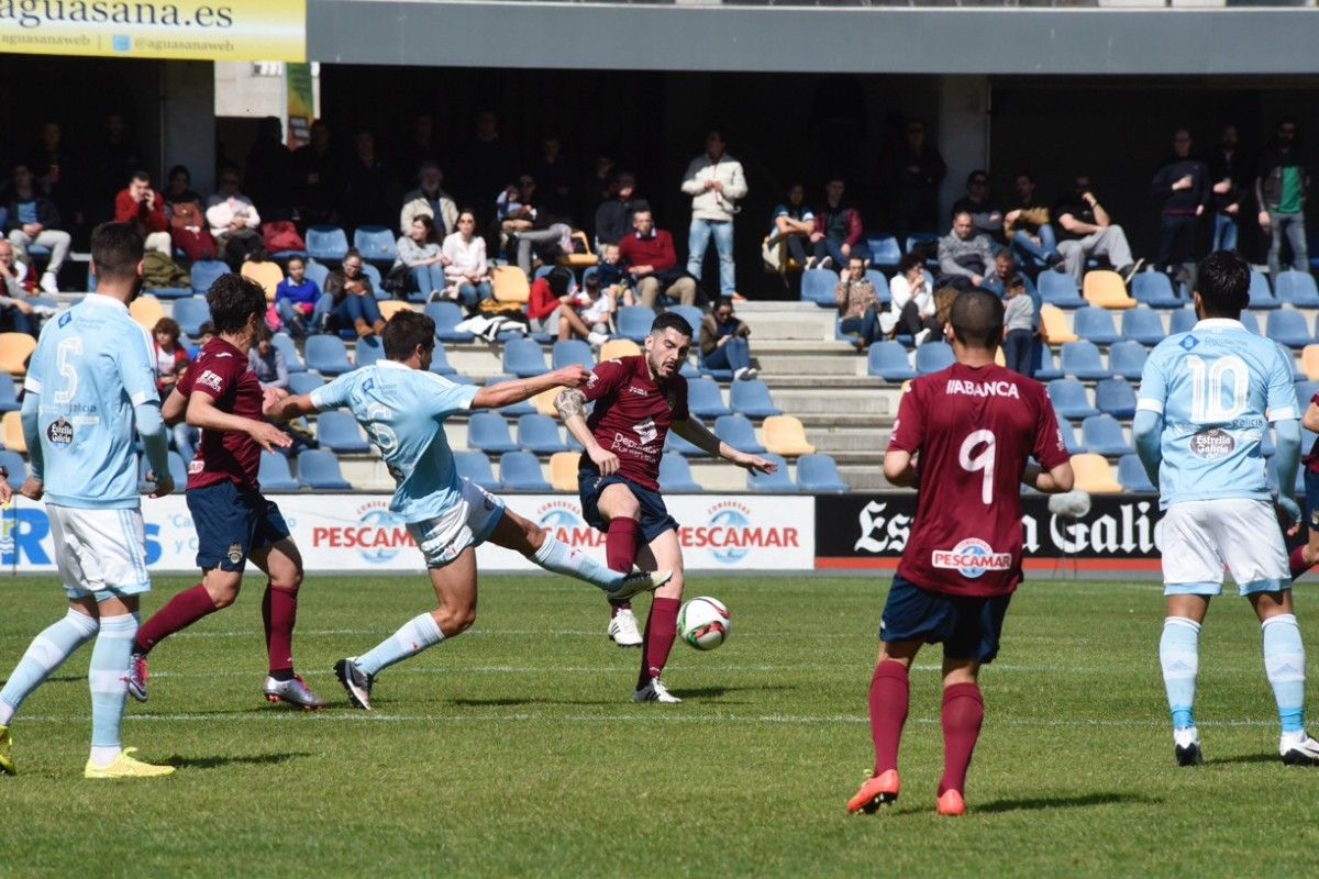 Partido entre Pontevedra y Celta B en Pasarón