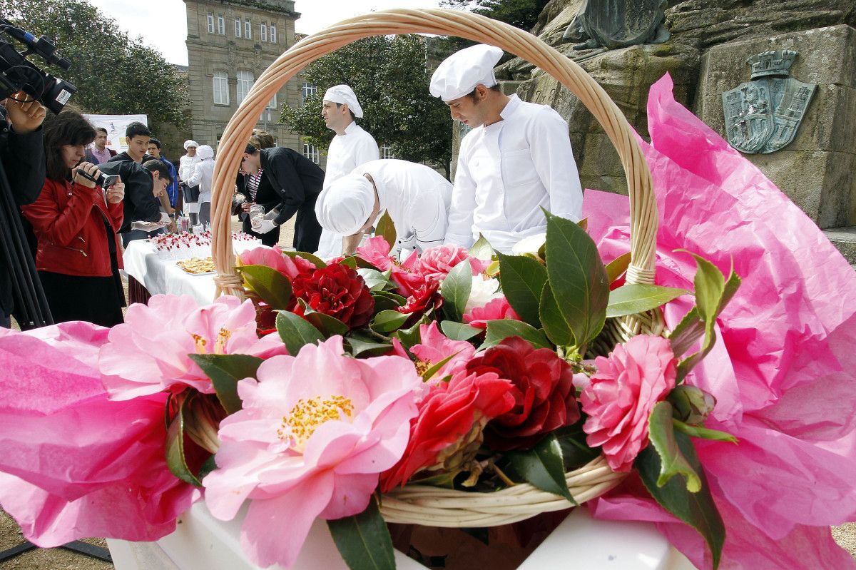 Degustación de productos elaborados con camelias a cargo de estudiantes del Carlos Oroza