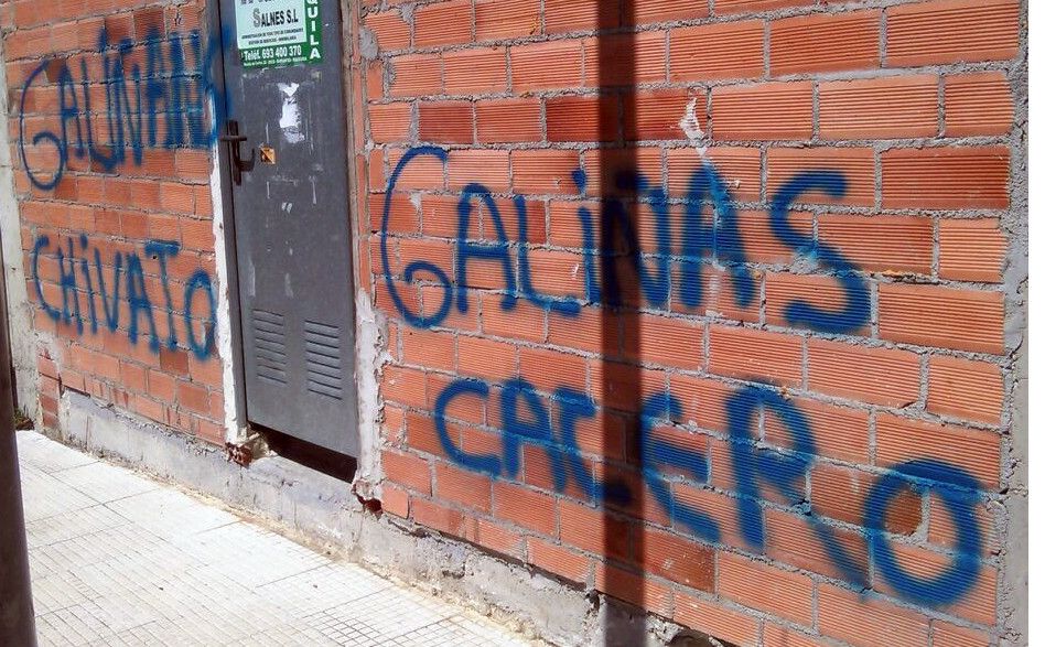 Pintadas amenazantes en el domicilio familiar del coordinador de las brigadas provinciales