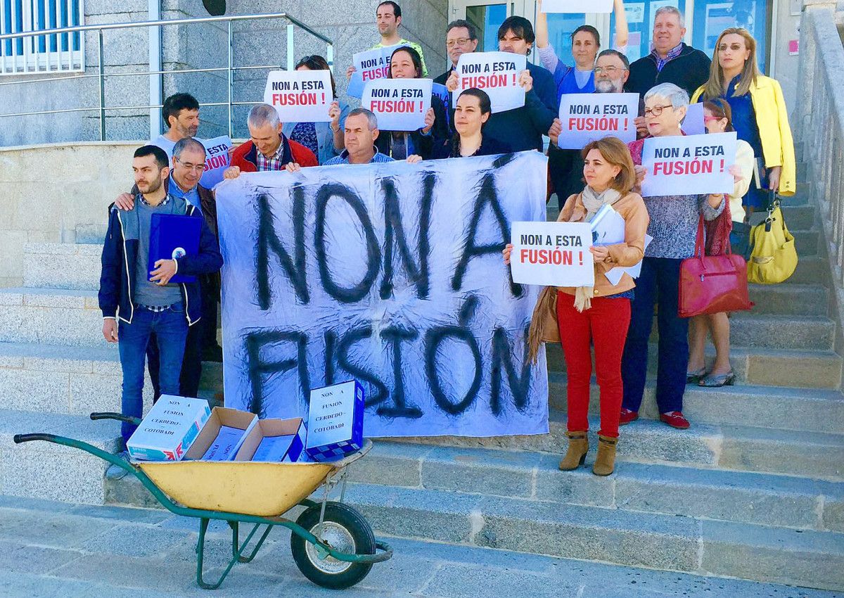 Presentación de alegacións contra a fusión de Cotobade e Cerdedo