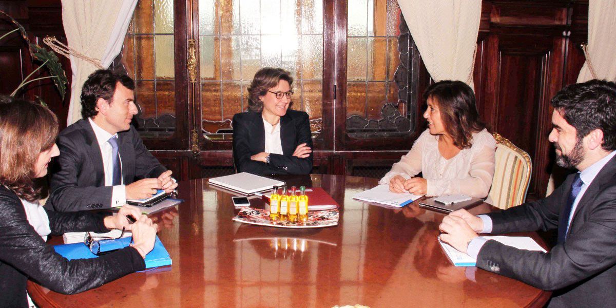 Reunión en Madrid de Beatriz Mato con la ministra de Medio Ambiente, Isabel García Tejerina