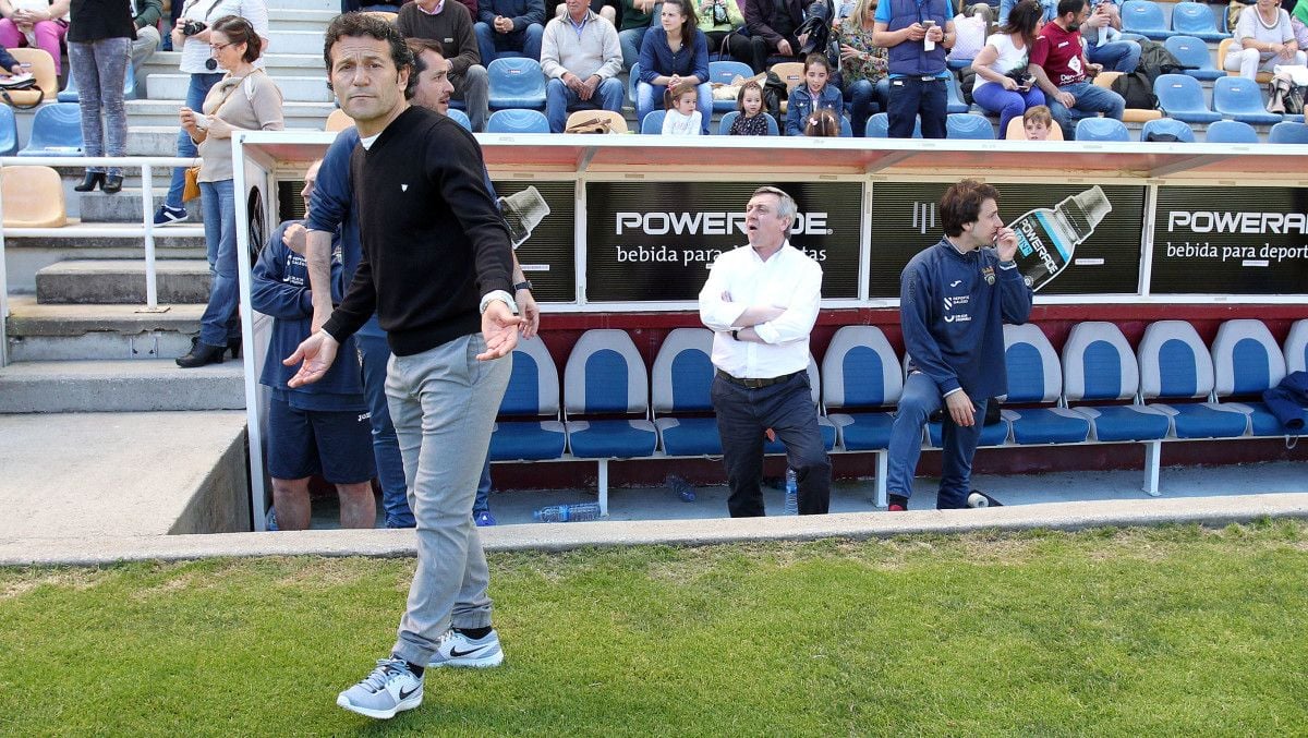 Luisito antes de un partido del Pontevedra en Pasarón