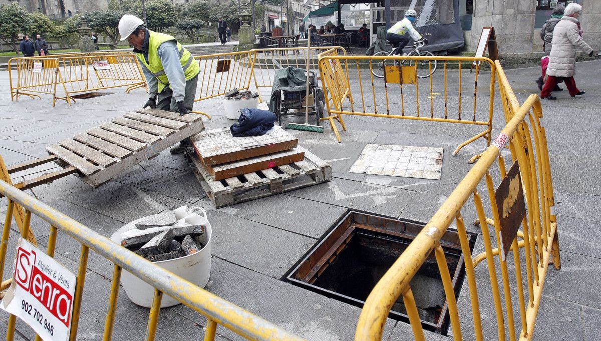 Obreros trabajando en la calle